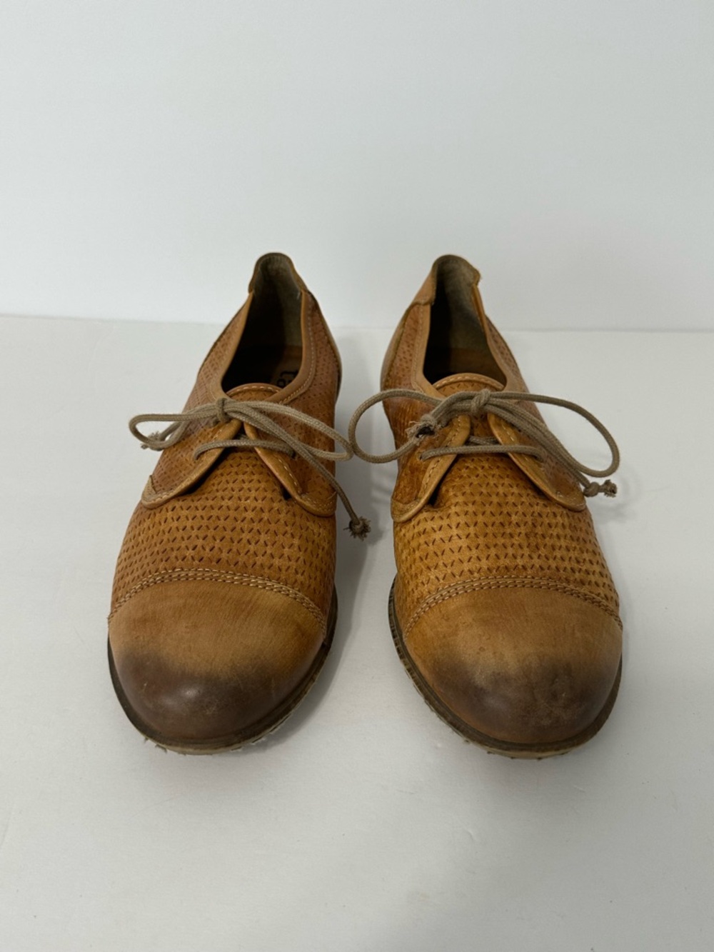 Taos Shoes Womens Size 39 Jiminy Casual Lace Up Oxford Flats Tan Leather Cap Toe - Picture 2 of 11